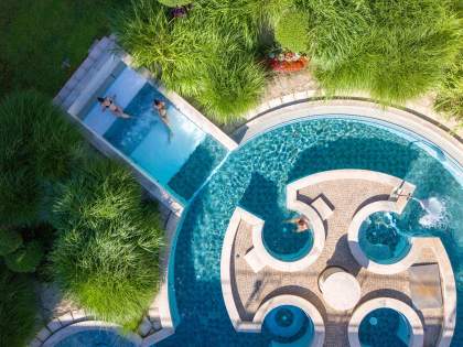 Bassin hydrojet chauffé à ciel ouvert Hôtel Lyon Métropole & Spa