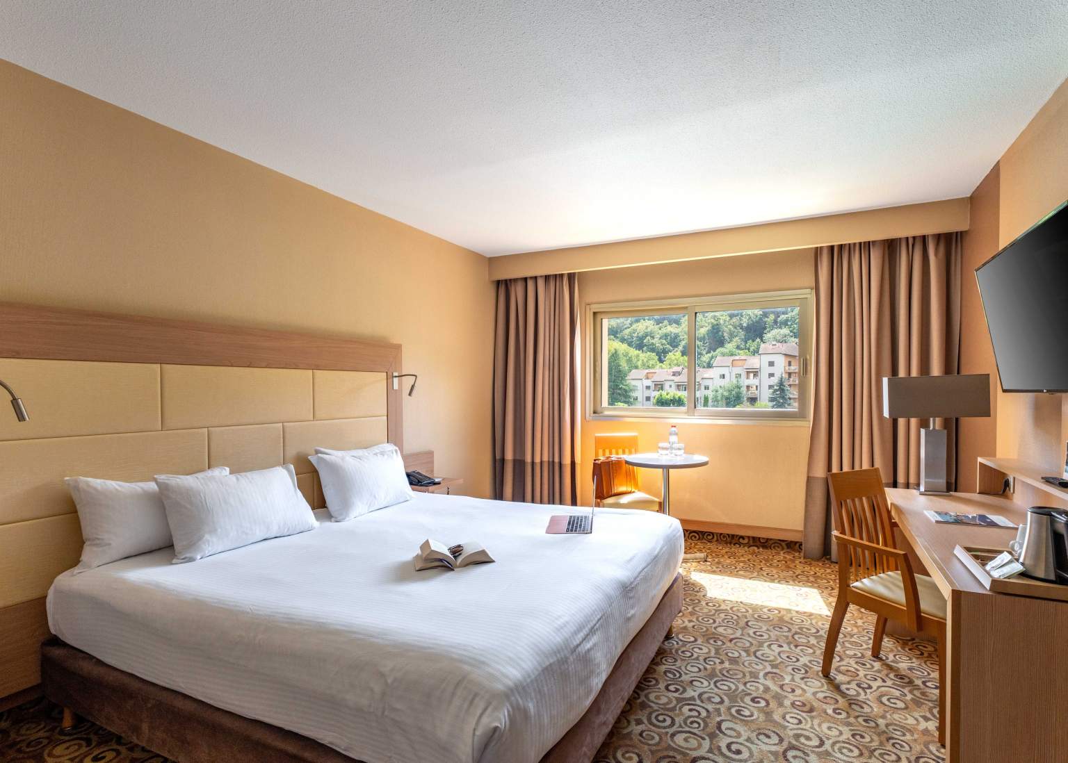 Chambre confort Hôtel Lyon Métropole Spa