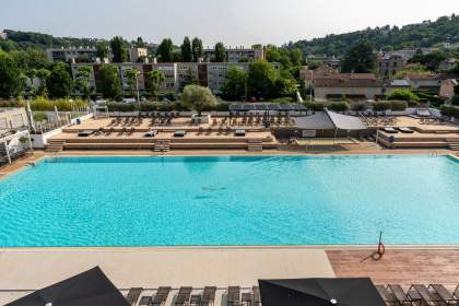 Piscine olympique extérieure Hôtel Lyon Métropole